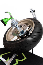 Cambio gomme per moto da strada